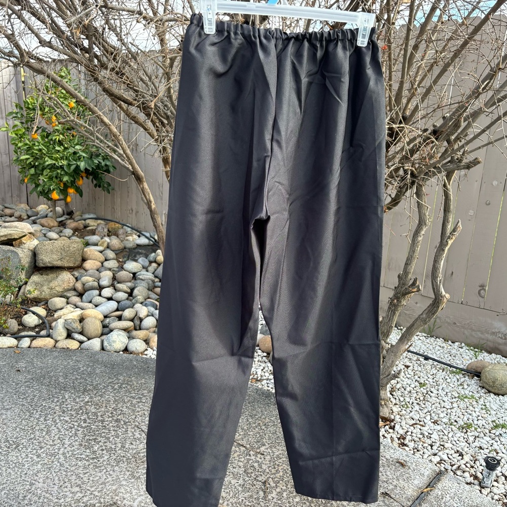 Women’s summery black thin light pull-on pant trouser size XL. Easy to wear and